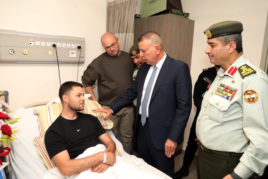 الوزير الفراية يزور مصابي عملية الرمثا