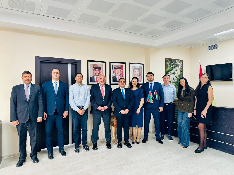 وزارة السياحة والآثار تعزز تعاونها مع السوق الأذري 