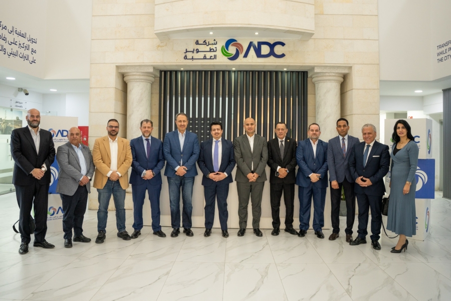 لجنة الاقتصاد في حزب الميثاق تزور تطوير العقبة 