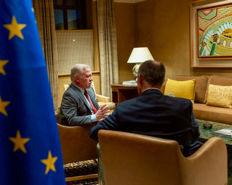 الملك يلتقي المستشار الألماني في العقبة 