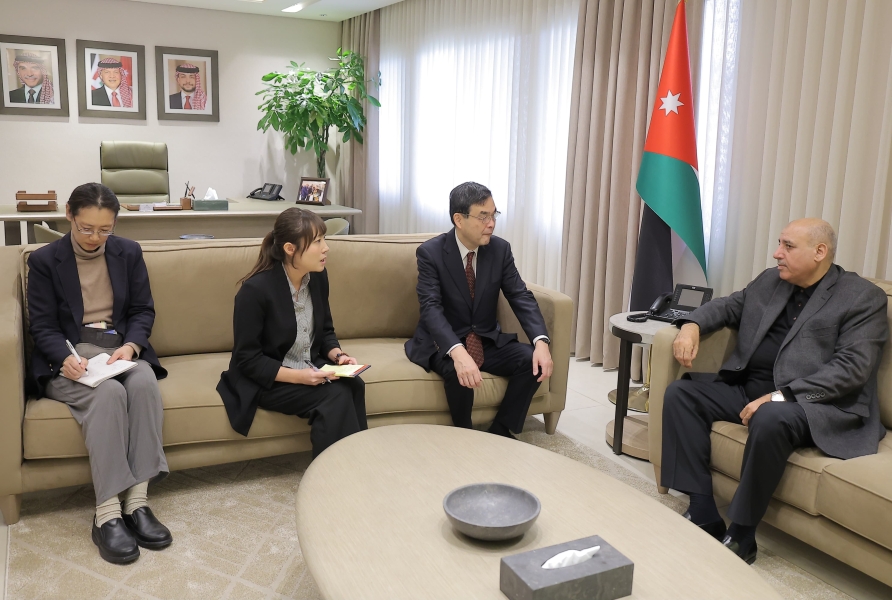 القاضي للسفير هيديكي : الملك مؤمن بهذا الاتجاة