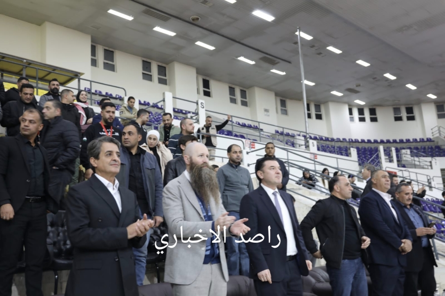 العدوان والسفير الامريكي يتابعان مباراة الاردن ومصر