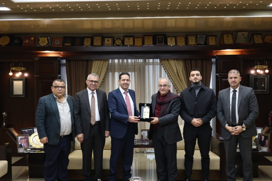 بحث تعزيز التعاون الأكاديمي بين جامعتي عمّان الأهلية وفلسطين الأهلية
