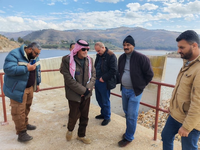 وزير المياه والري يطلع على جهود كوادر وادي الاردن في سد الملك طلال 