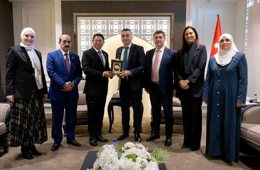 النائب زيادين يلتقي سفير مملكة ماليزيا (صور)