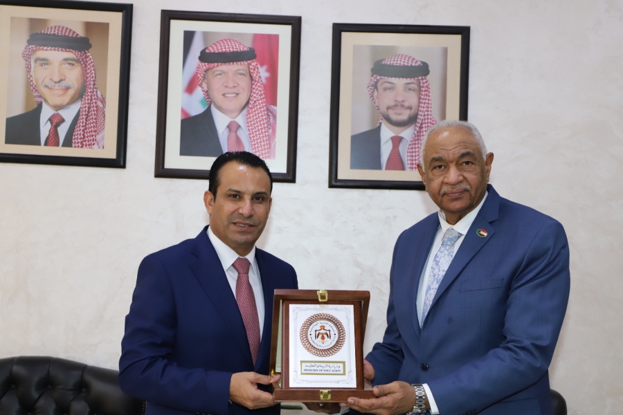 الامين العجارمة يستقبل السفير سوار الذهب