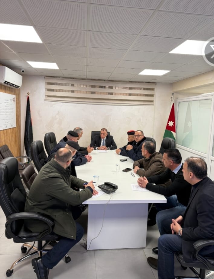 الوزير الفراية يزور غرفة عمليات محافظة العاصمة