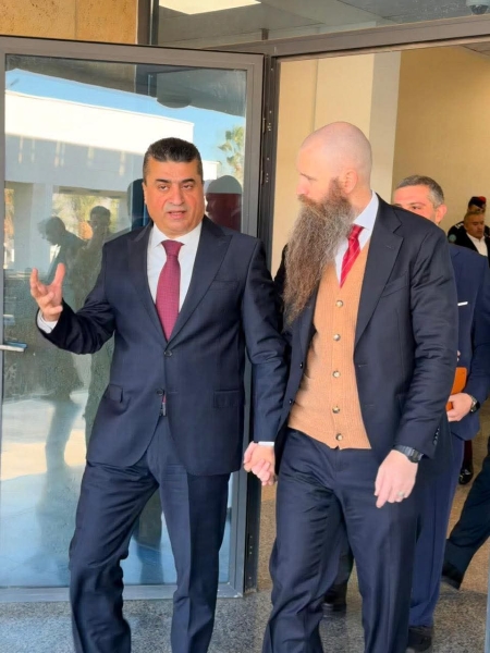 السفير الأمريكي في مكتب المحافظ العوايشة 