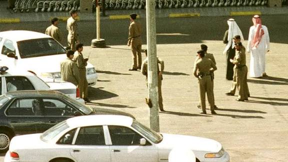 السعودية تنفذ حكم القتل تعزيرا بحق ثلاثة اشخاص (اسماء)