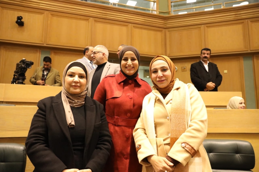 صور ما قبل بدء الجلسة 