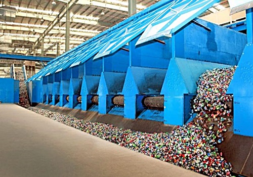 وفاة عامل مصري سقط داخل ماكينة لطحن البلاستيك