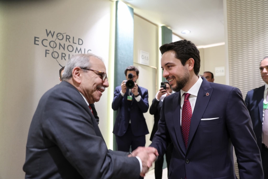 ولي العهد يلتقي رئيس الوزراء اللبناني ويؤكد متانة العلاقات بين البلدين