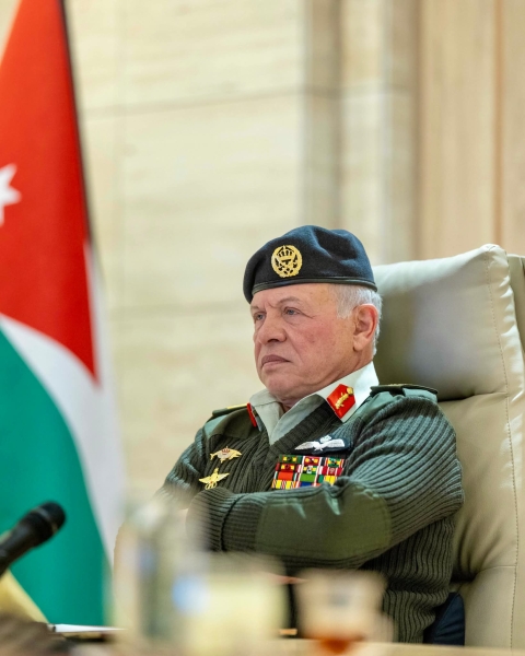 الملك، يرافقه ولي العهد، يزور القيادة العامة للقوات المسلحة