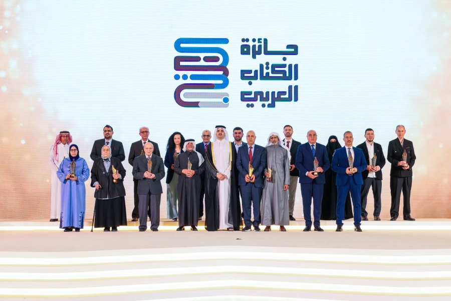 الشيخ ثاني بن حمد آل ثاني يكرم دار كنوز المعرفة