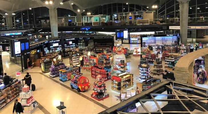 منطقة حرَّة ضمن صالات رجال الأعمال والمسافرين في مطار الملكة علياء