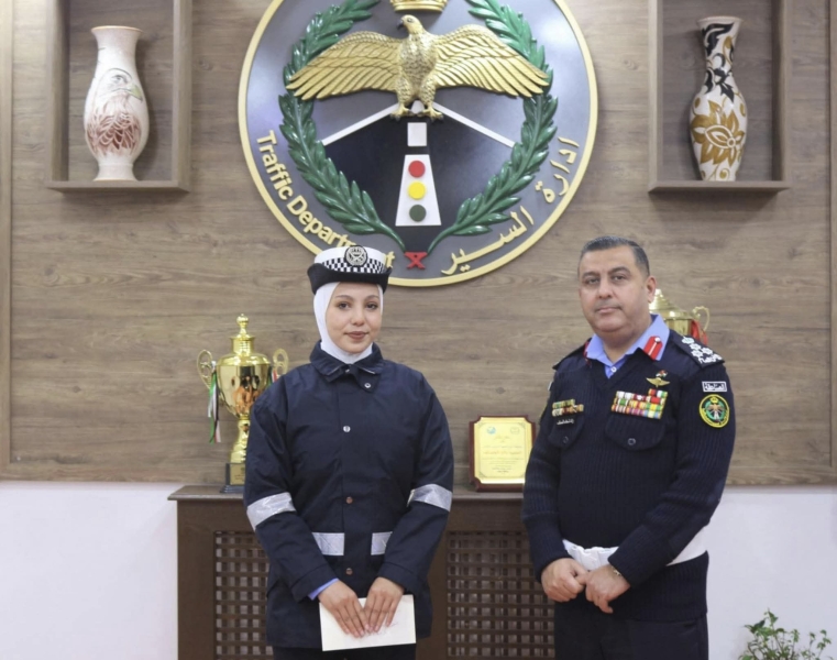 لقد تم تكريم هذة الشرطية 