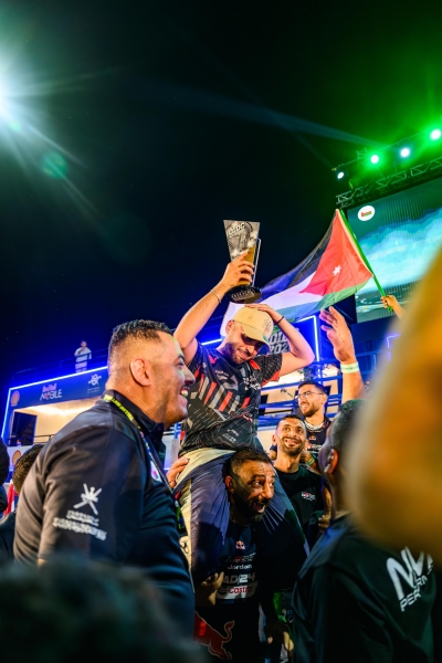 عبدالله حمادة يتألق ويضع الأردن على منصة التتويج العالمية في سباقات السيارات