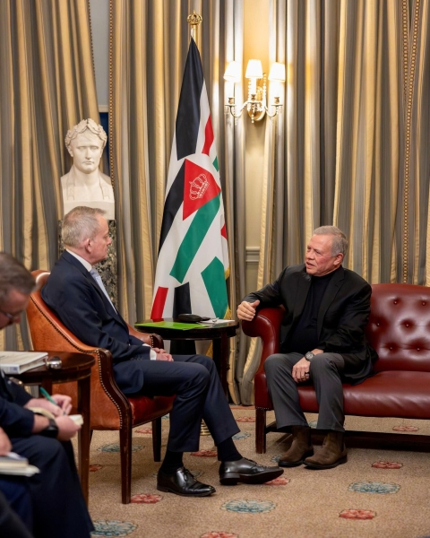 الملك يلتقي رئيس أركان الدفاع البريطاني في لندن