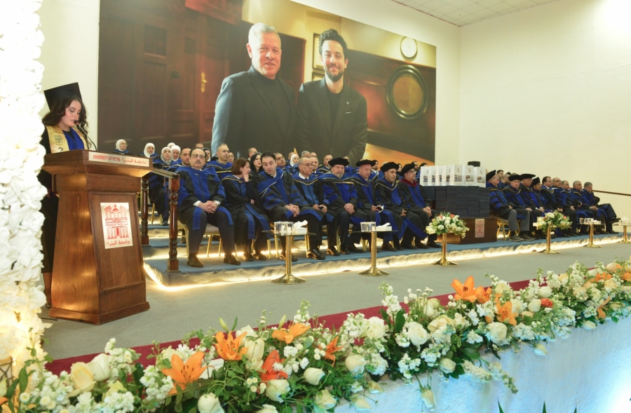 جامعة البترا تحتفل بتخريج الفصل الأول من الفوج الثاني والثلاثين وتحتفي بنجاح خريجيها