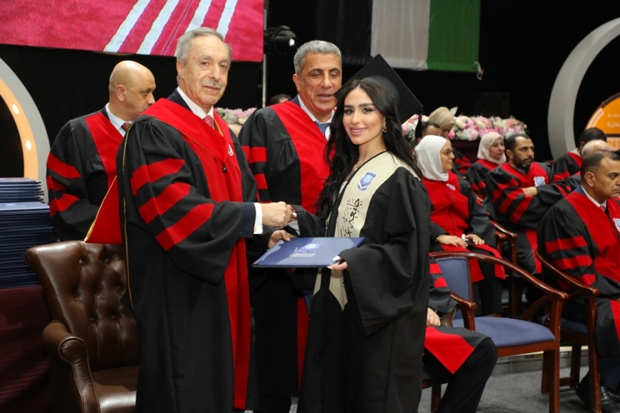 بالصور.. دولة الكباريتي يرعى  اليوم الثاني لإحتفال عمان الاهلية بتخريج طلبة الفصل الاول من الفوج 33  