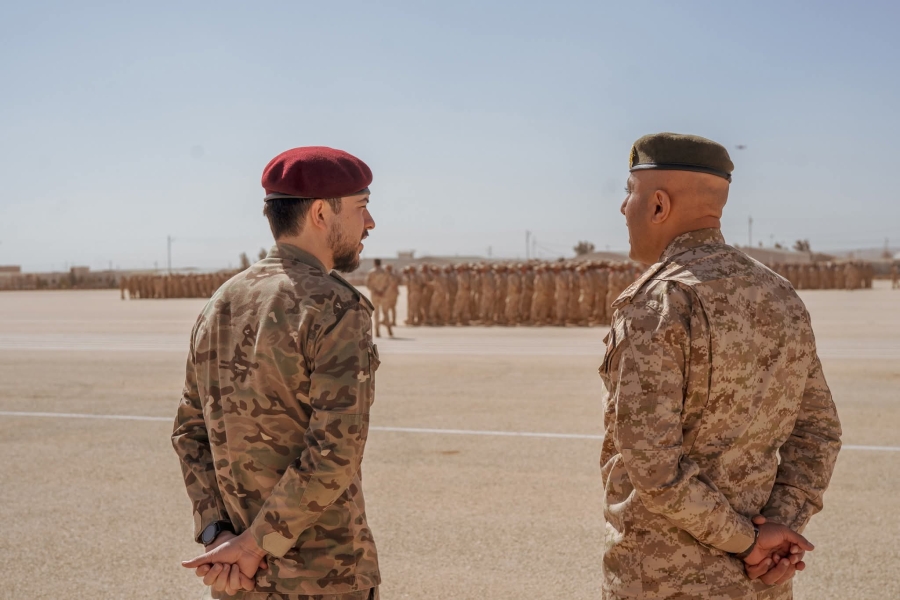 ولي العهد يزور مركز تدريب خدمة العلم 