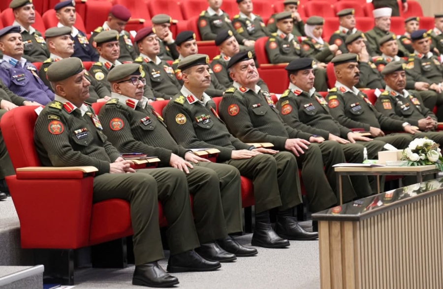 اللواء الركن الحنيطي يرعى هذة حفل التوزيع