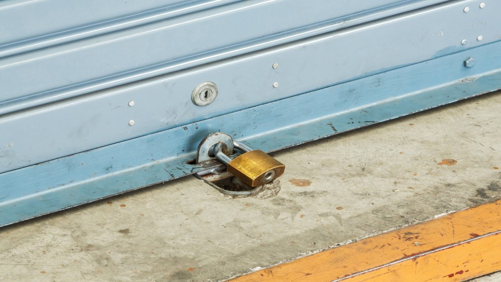 اتلاف مواد غذائية منتهية الصلاحية في اربد