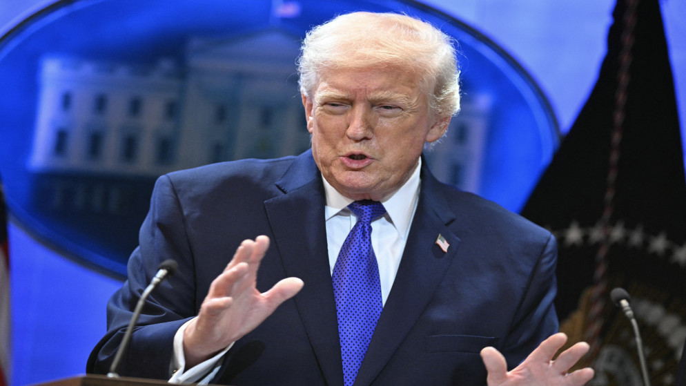 ترامب يفرض تعريفة جمركية بنسبة 10 بالمئة على جميع الدول