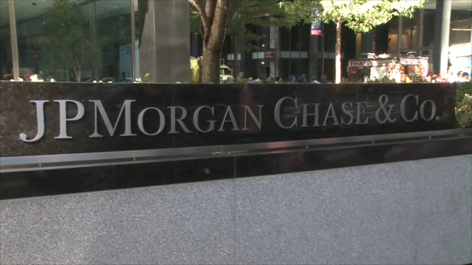 المركزي الاوروبي يوقع اكبر غرامة على جيه بي مورغان