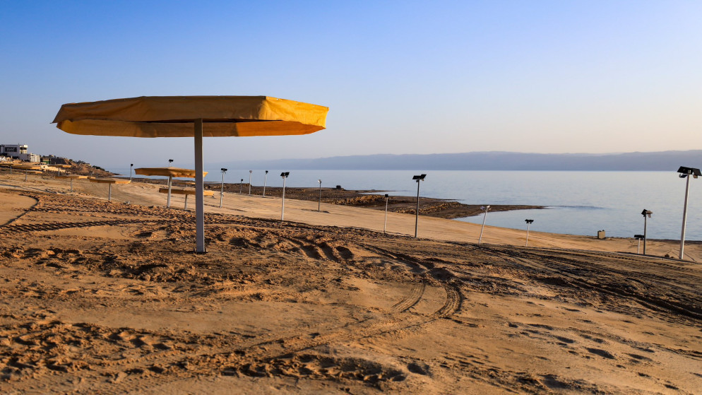 تطوير شاطئ البحر الميت السياحي استعدادا لعيد الفطر