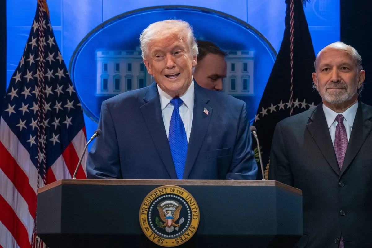 ترمب يرفع الرسوم الجمركية العالمية الى 15 بالمئة