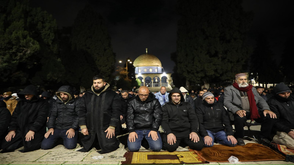 40 الف مصل يؤدون صلاتي العشاء والتراويح في المسجد الاقصى