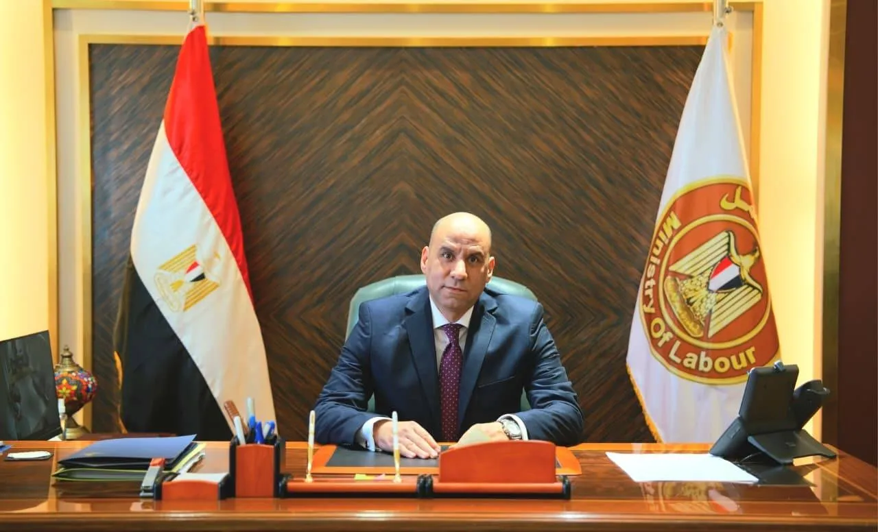 وزارة العمل تعلن 850 فرصة عمل في 6 اكتوبر