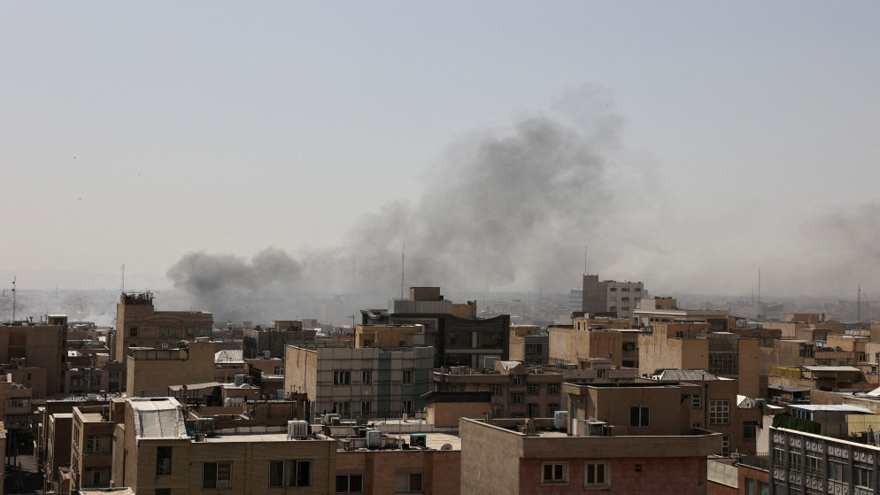 قصف يستهدف التلفزيون الرسمي الايراني وانقطاع البث