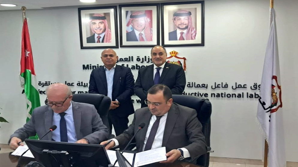 توقيع عقد عمل جماعي لتحسين مزايا 160 عامل في صناعة الادوية