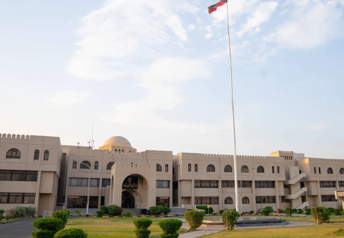 وفاة طفلة كويتية اثر سقوط شظايا في منطقة سكنية