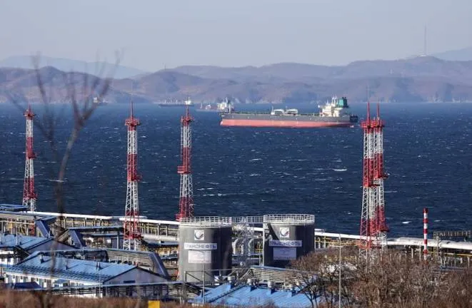 روسيا تعرض 9.5 مليون برميل نفط للهند لتعويض نقص الامدادات