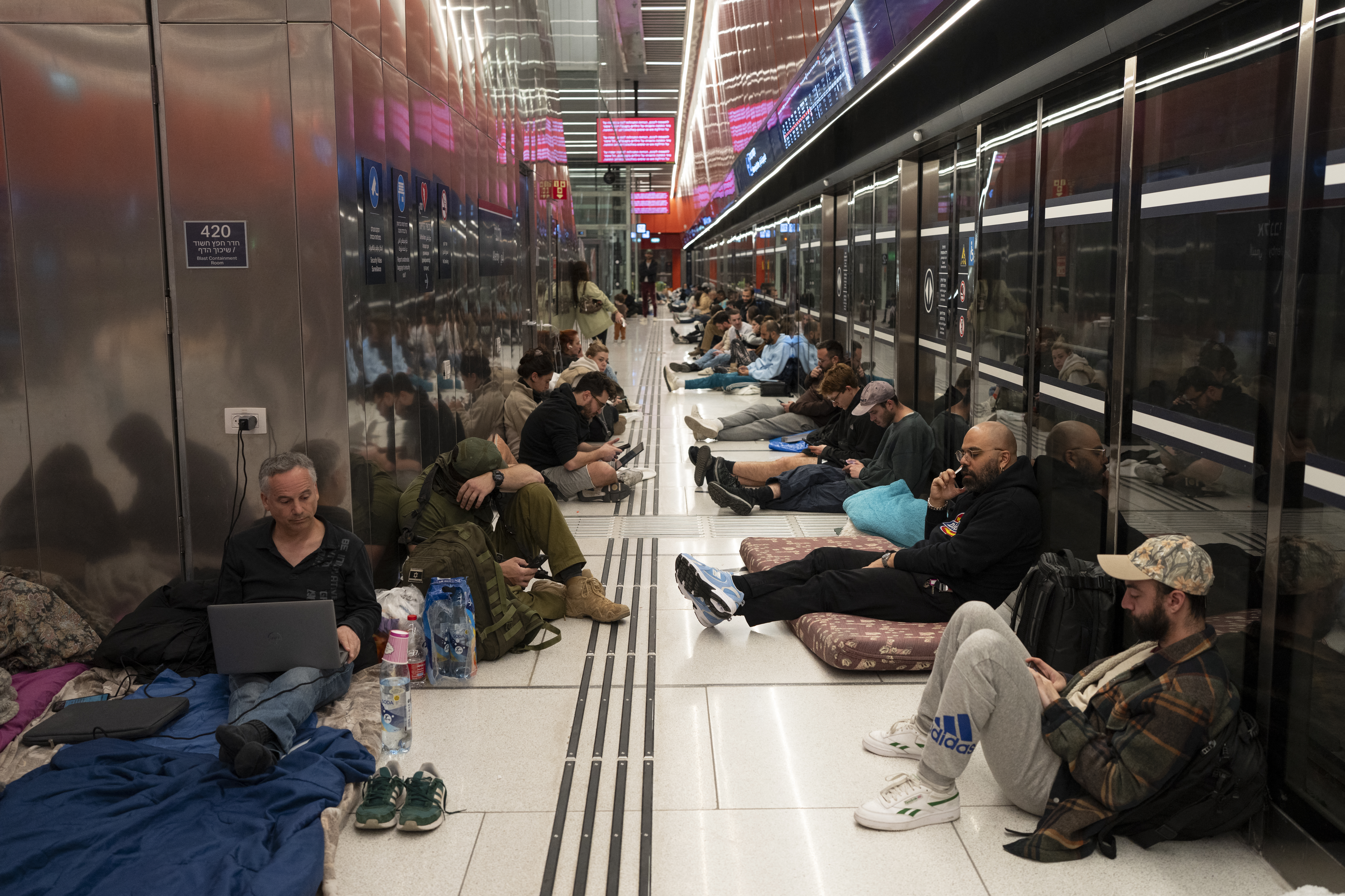 اثر صواريخ ايران: غياب جماعي عن العمل يشل الاقتصاد الاسرائيلي