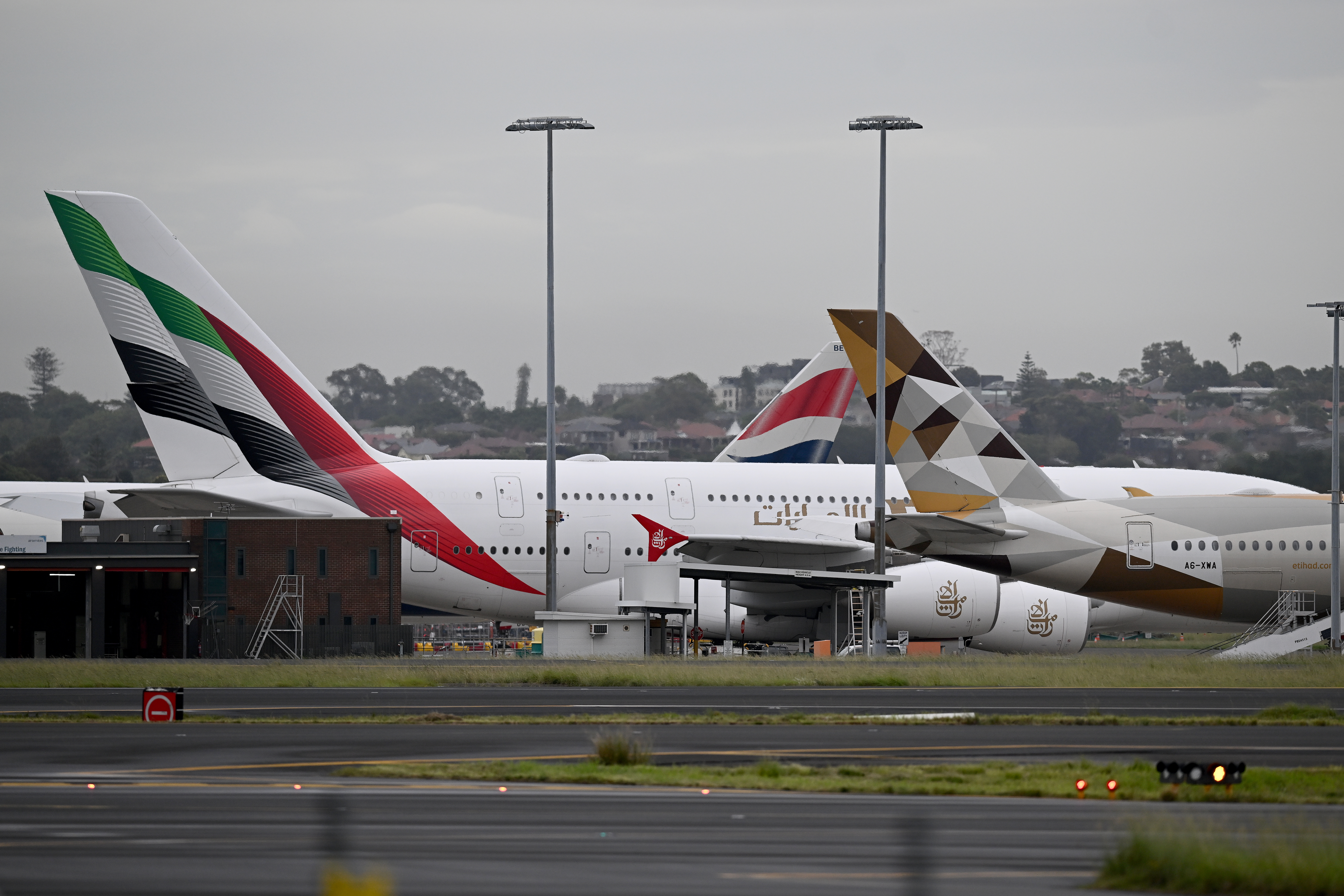 طيران الامارات والاتحاد تعلنان استئناف محدود للرحلات وسط اضطرابات اقليمية