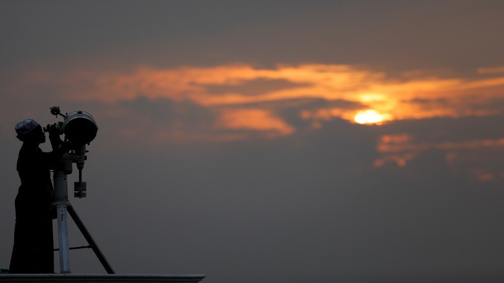 الجمعية الفلكية الاردنية رصد هلال شوال بالتلسكوب الخميس