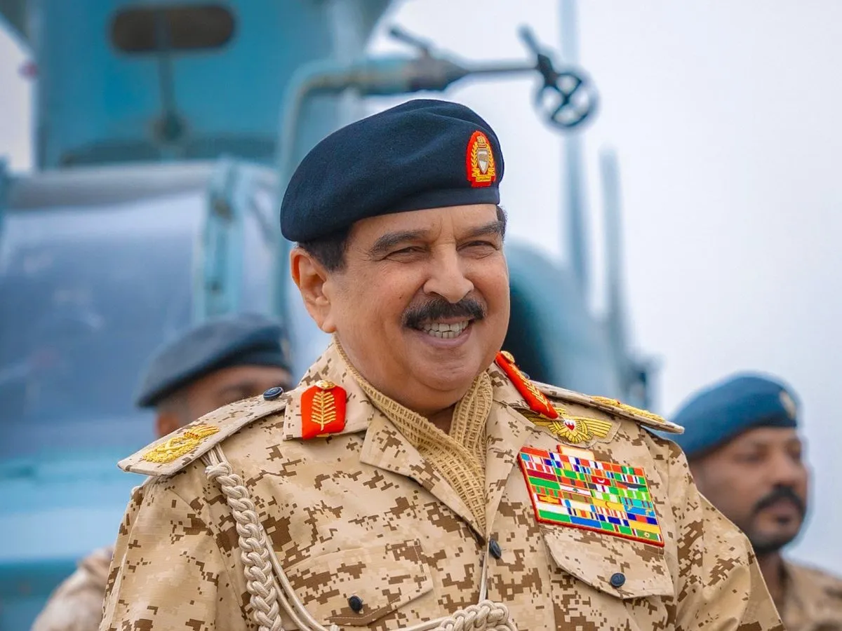 ملك البحرين يؤكد الحرص على تعزيز العلاقات مع المحيط