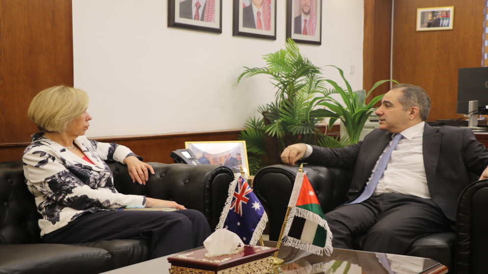 وزير الاستثمار يبحث تعزيز التعاون الاقتصادي مع السفيرة الاسترالية