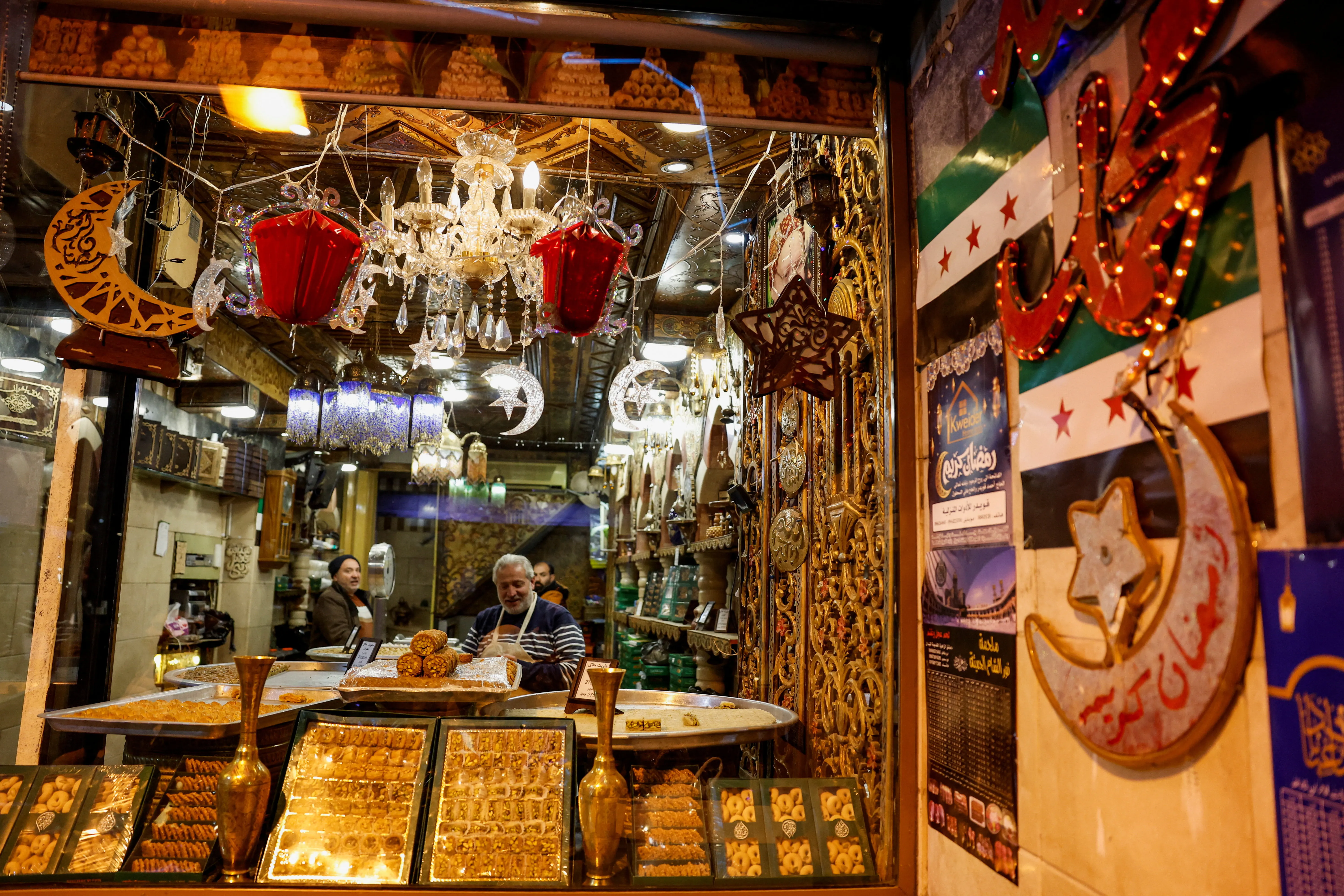 سوريا تواجه موجة غلاء معيشة بسبب الحرب وتدهور القدرة الشرائية