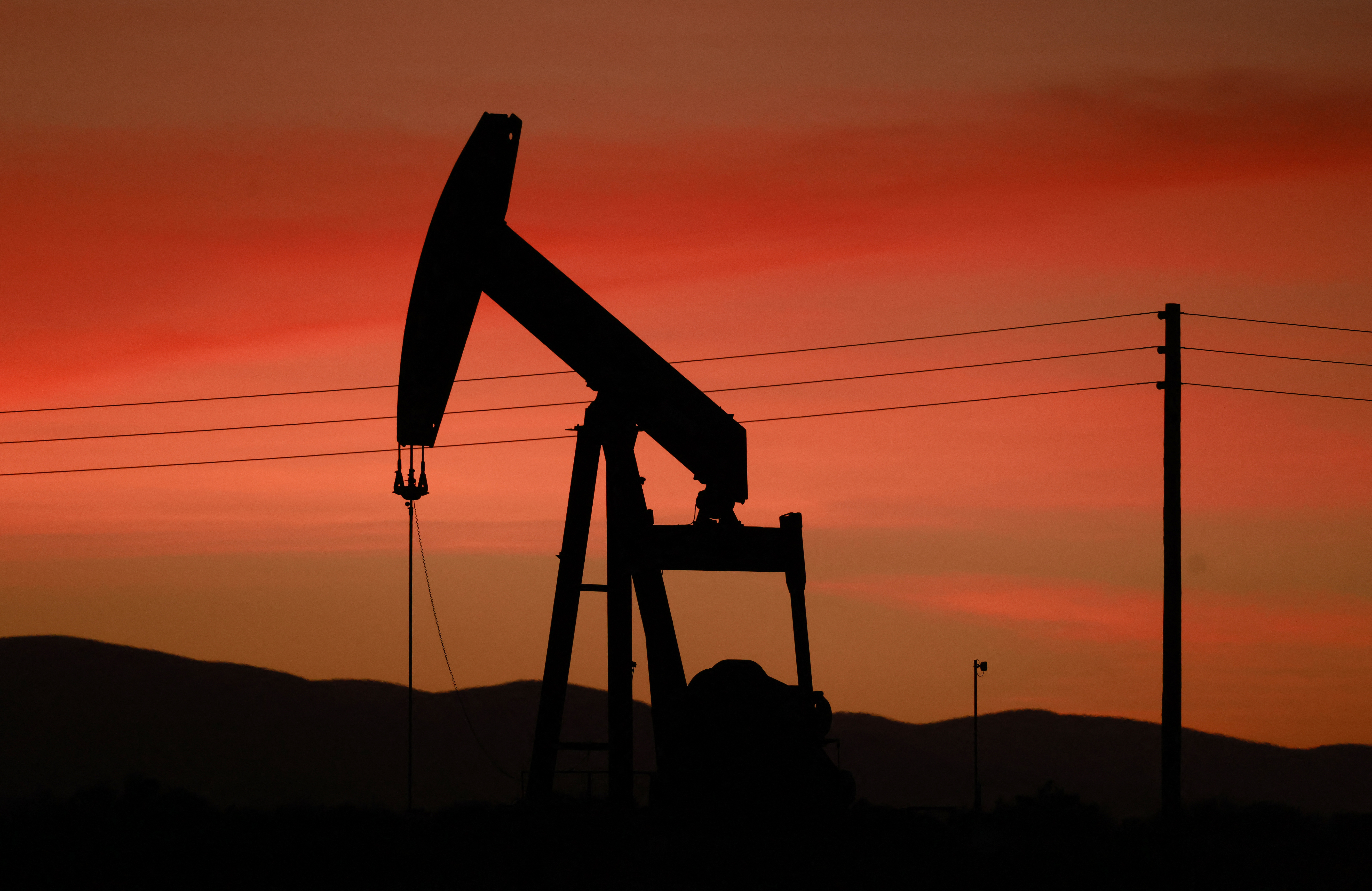 الولايات المتحدة تخفف القيود على النفط الروسي لتهدئة اسواق الطاقة