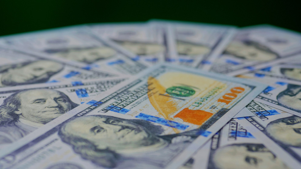 الدولار يقترب من اعلى مستوياته وسط مخاوف التضخم