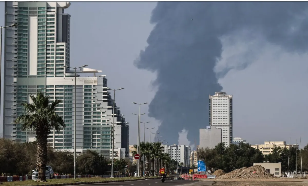 الدفاع الاماراتية تتصدى لصواريخ ومسيرات ايرانية