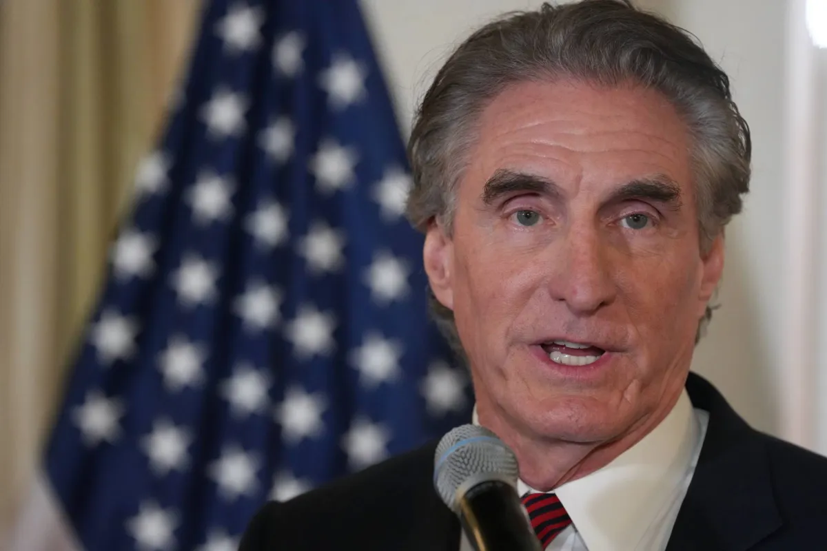 بورغوم يكشف: إدارة ترامب ناقشت التدخل لكبح أسعار النفط