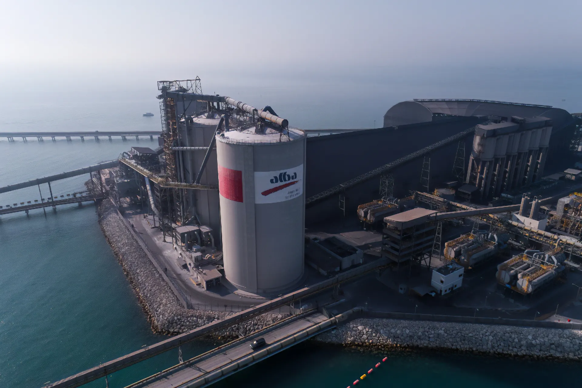 ألبا البحرينية توقف خطوط إنتاج وهندالكو الهندية تخفض إنتاج الألمنيوم