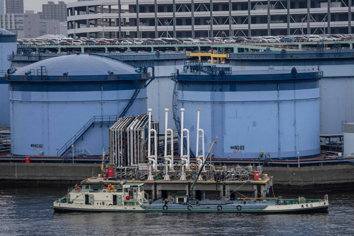 النفط يعاود الارتفاع وسط مخاوف مضيق هرمز