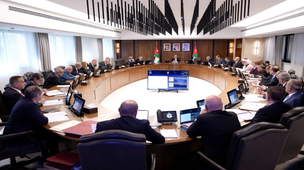 الحكومة تطلق مشروع النقل المدرسي بالشراكة مع القطاع الخاص